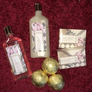 Jardin De Fleurs Vanilla Cassis 7 piece Bath Lot